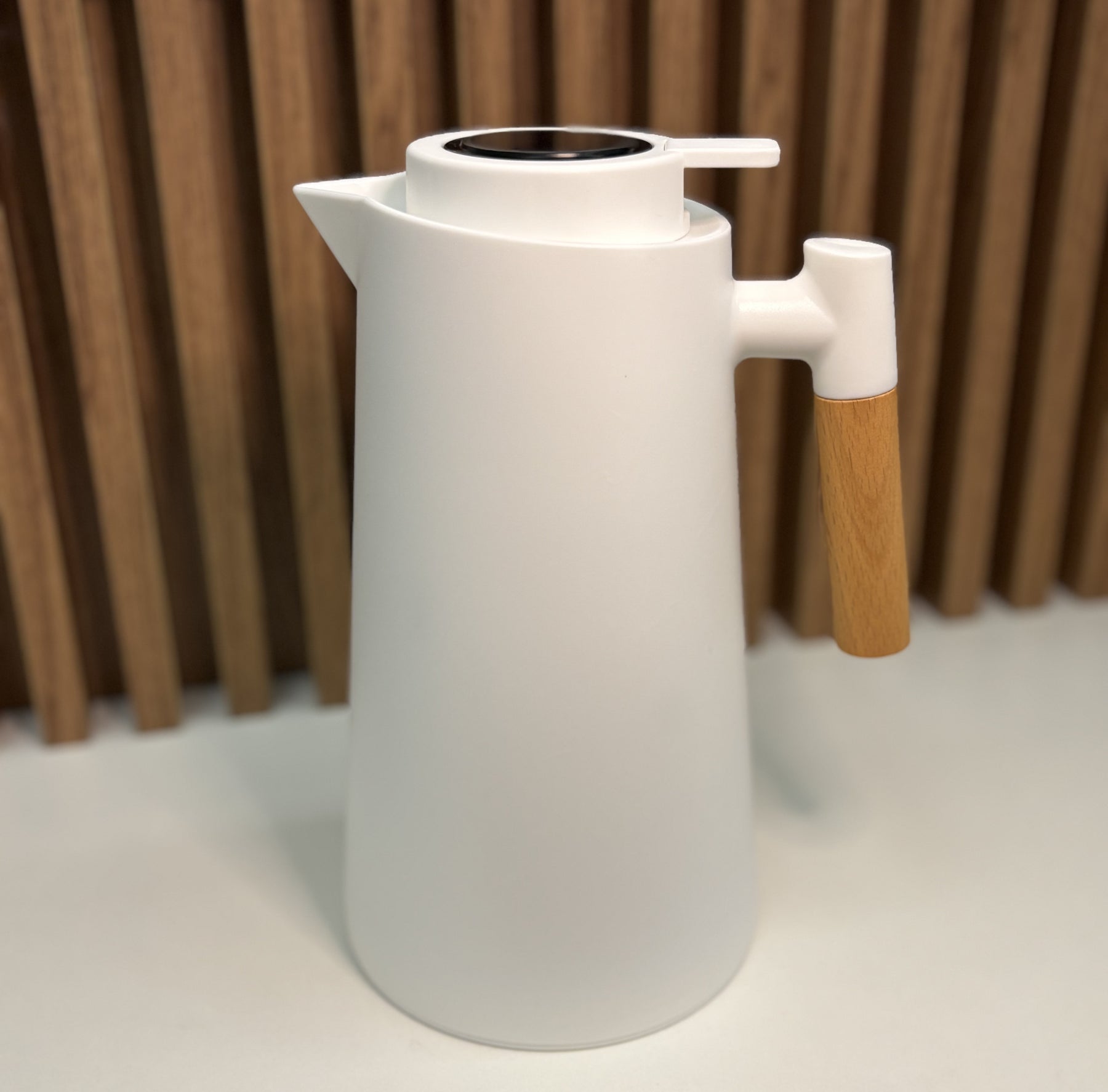 Garrafa Termica Café Cabo de Madeira com Termômetro Êza Decor na Cor Branco