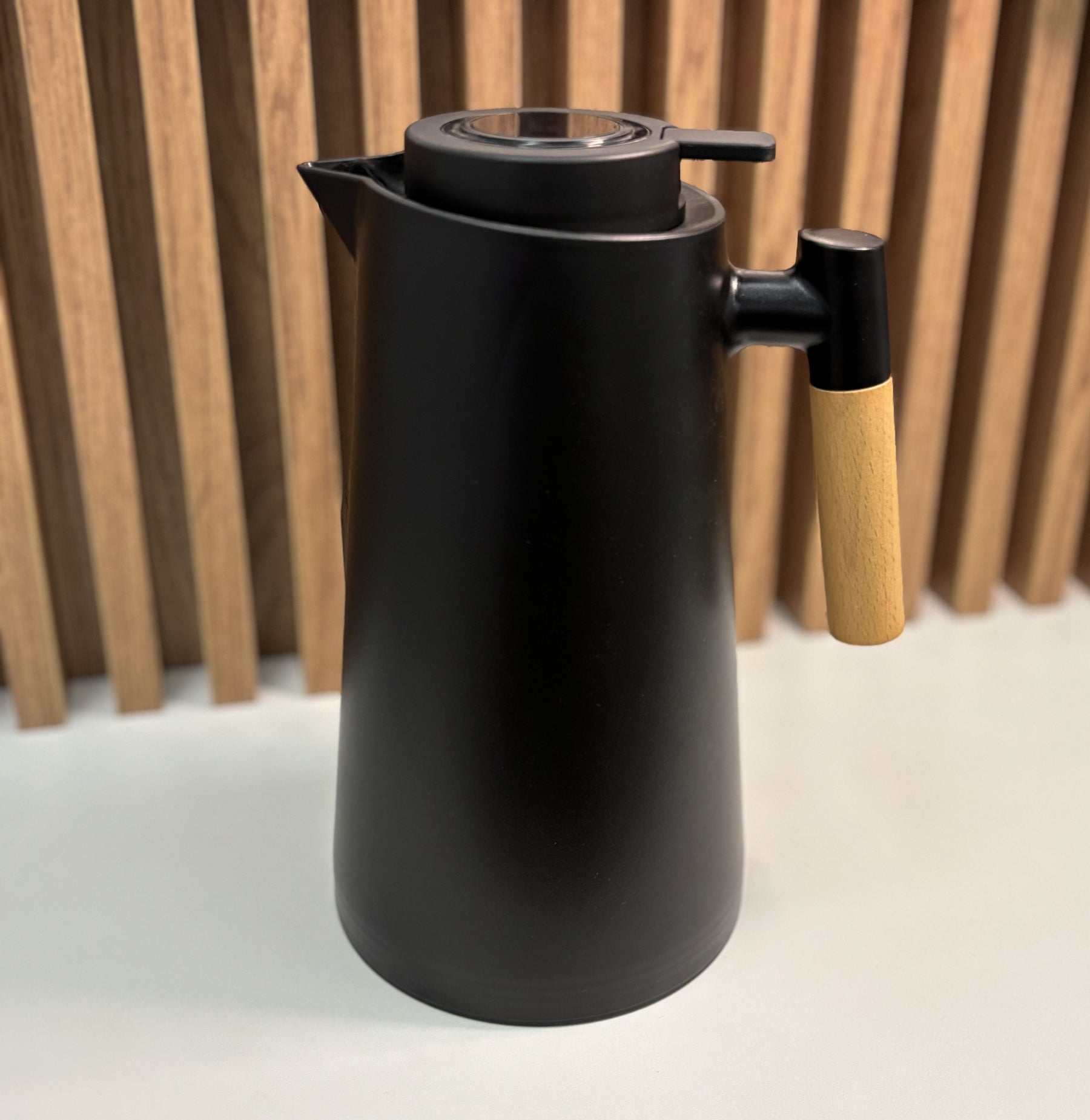 Garrafa Termica Café Cabo de Madeira com Termômetro Êza Decor na Cor Preta
